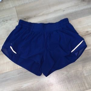 Lulu lemon hotty hot size 6 2.5 in shorts
